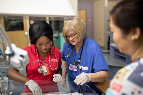 Rutgers Nursing student in NICU